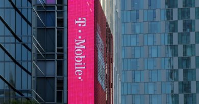 Many T-Mobile customers will soon lose discounts but carrier doesn’t want to leave anyone high and dry